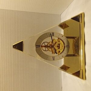 Seiko Quartz Pyramid  Style  Watch